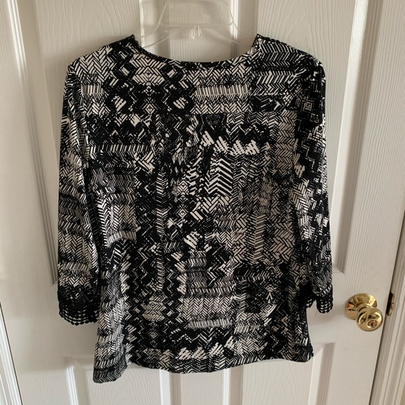 Robert Louis Black & White Patterned Blouse - Picture 3 of 6